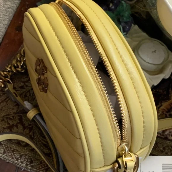 SOLD⛔️Authentic TORY BURCH Quilted leather logo zip top Crosby - Picture 5 of 16